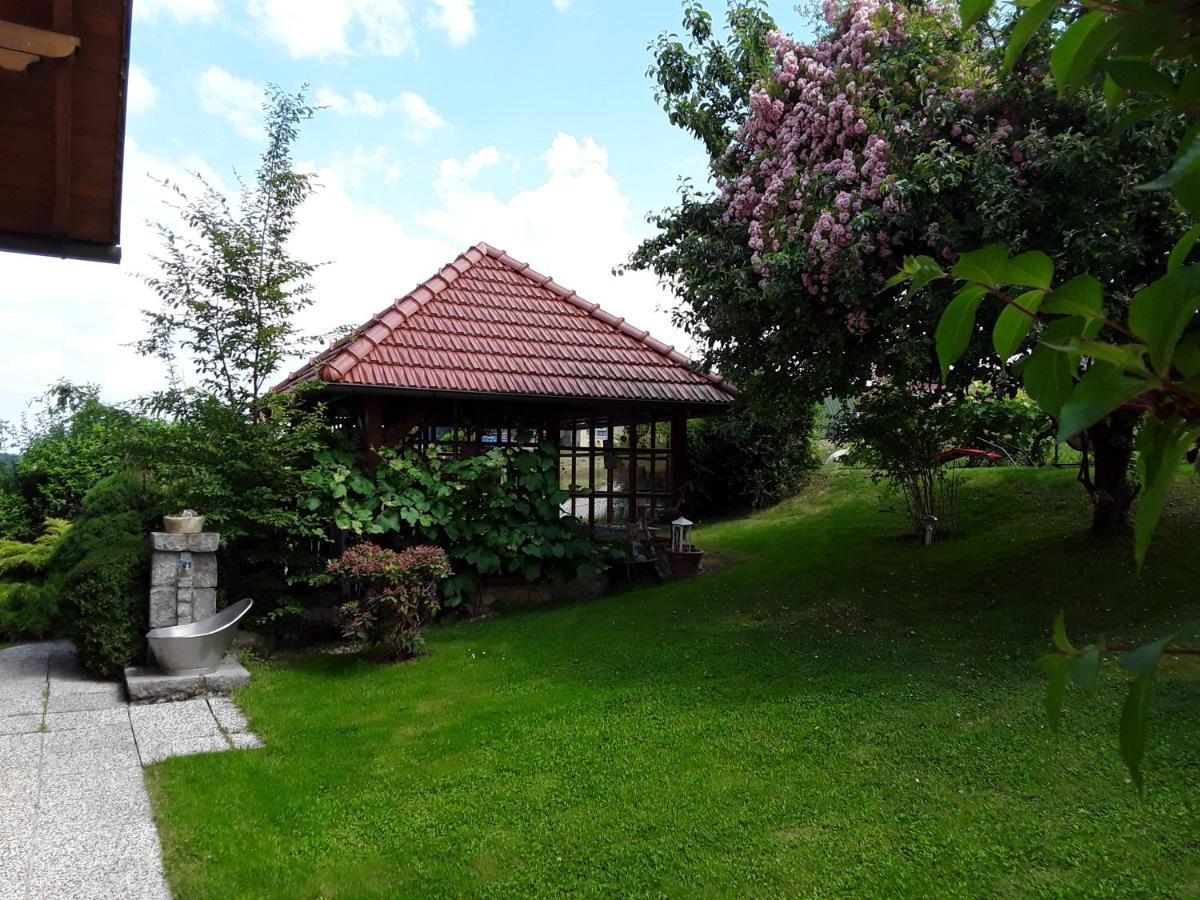 Anna'S Home - Ferienwohnungen Ratsch an der Weinstrasse Exterior photo