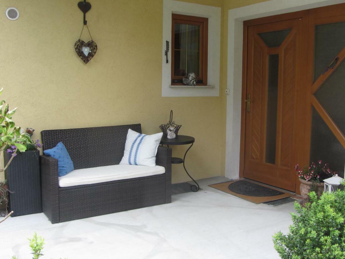 Anna'S Home - Ferienwohnungen Ratsch an der Weinstrasse Exterior photo